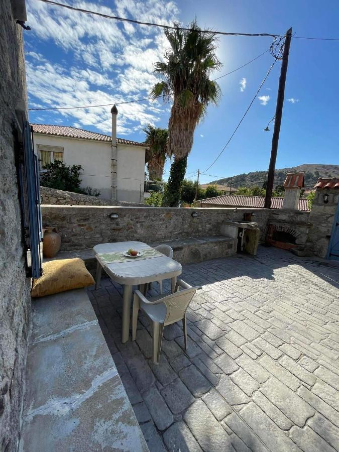 Stonehouse 2 Kontias