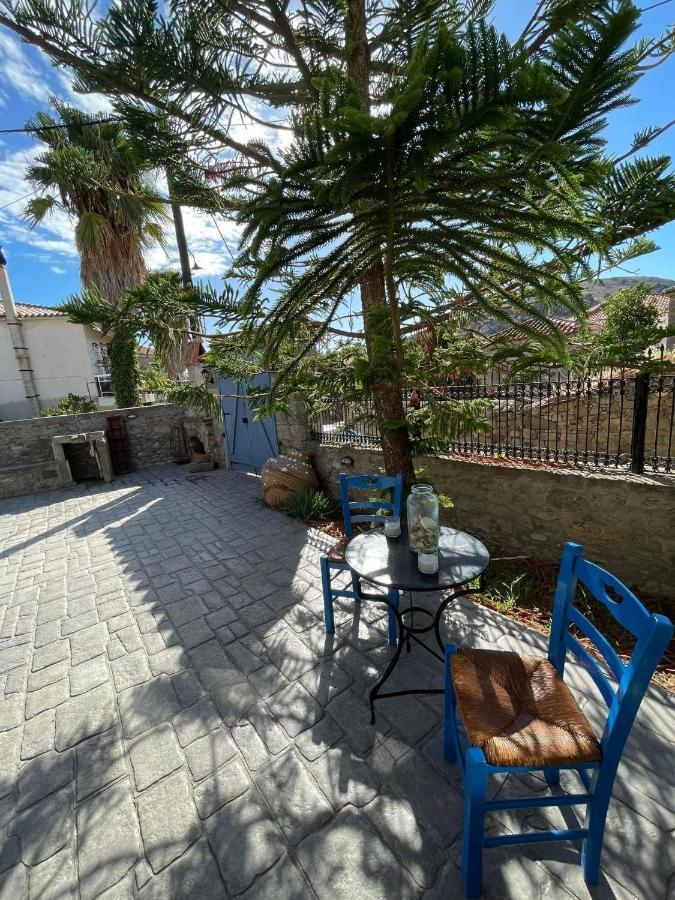 Stonehouse 2 * Kontias